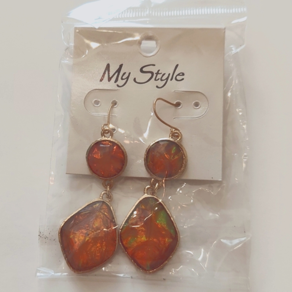 NWT Earrings Pierced Faux Round & Facted Amber-Gold Stones Goldtone DropDangle